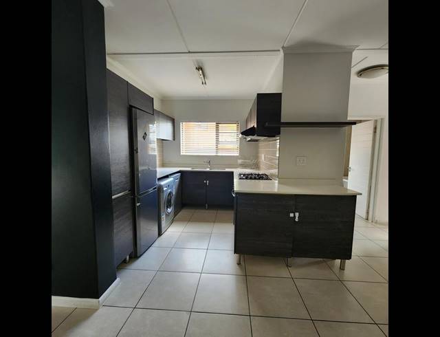 3 BEDROOM PROPERTY TO RENT IN OLIVEDALE